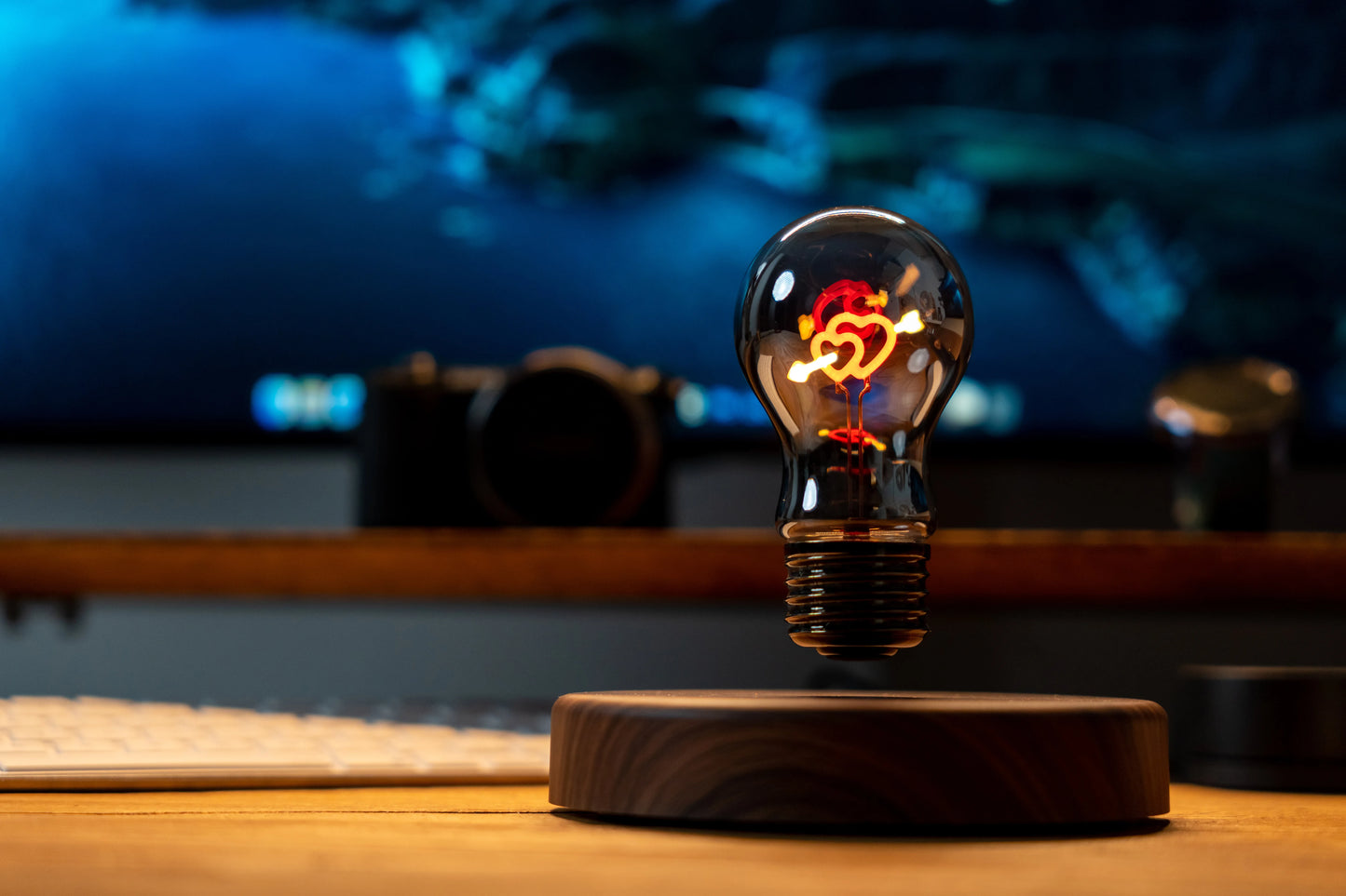Lampe Ampoule Lévitante — Lévitation Magnétique, Verre Soufflé & Base Bois