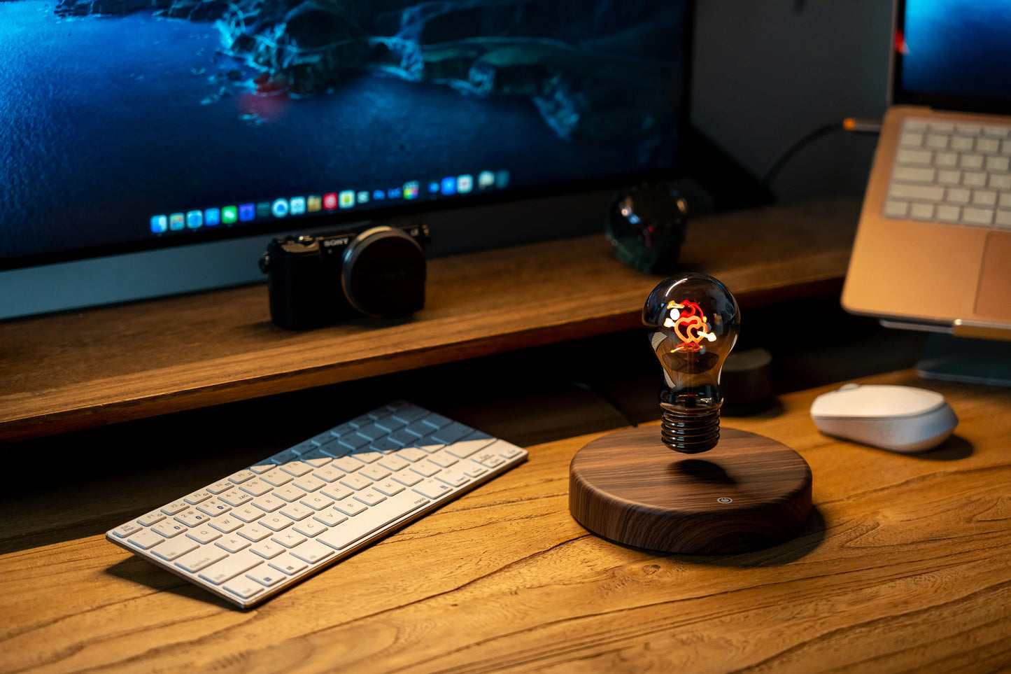 Lampe Ampoule Lévitante — Lévitation Magnétique, Verre Soufflé & Base Bois