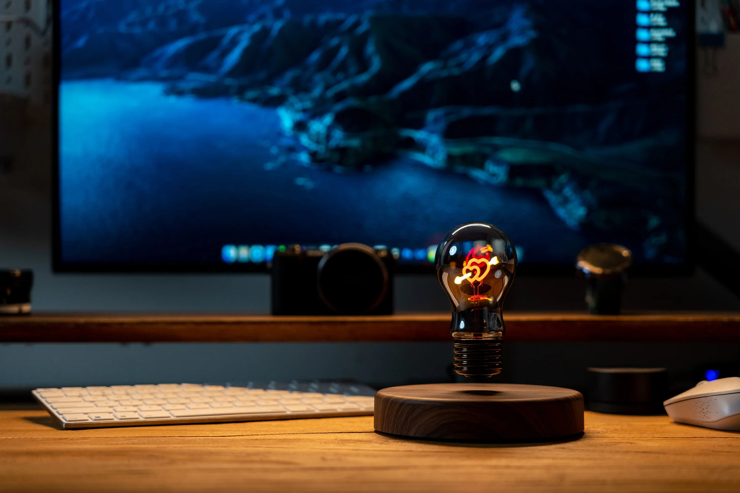 Lampe Ampoule Lévitante — Lévitation Magnétique, Verre Soufflé & Base Bois